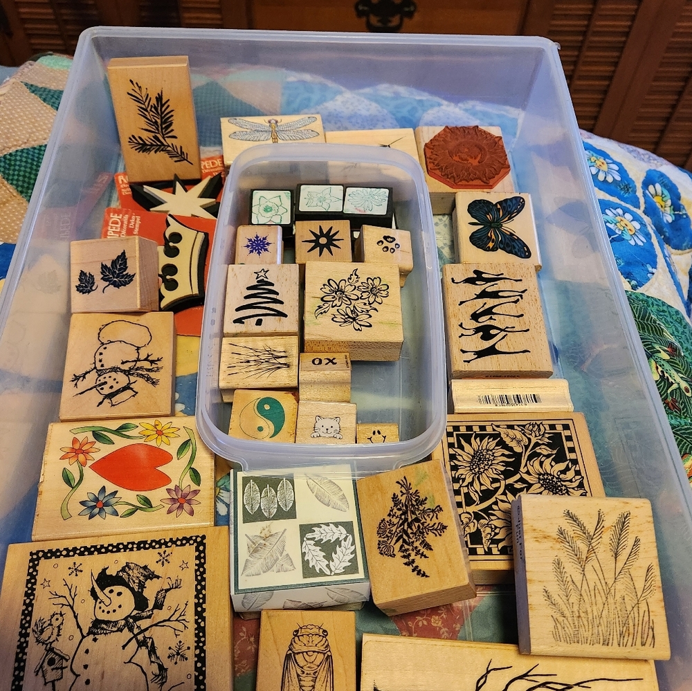 Bundle of over 30 stamps